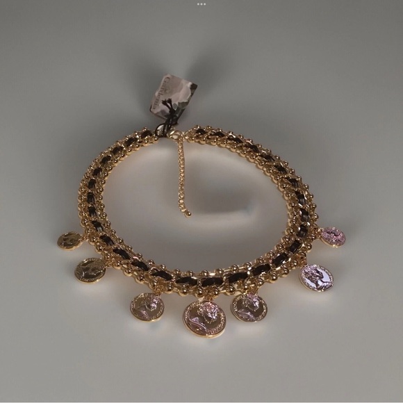 Gardenia Black & Gold Woven Coin necklace - Picture 4 of 6